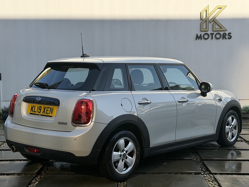 MINI Hatch 1.5 Cooper Classic Hatchback 5dr Petrol Steptronic Euro 6 (s/s) (136 ps) - U427