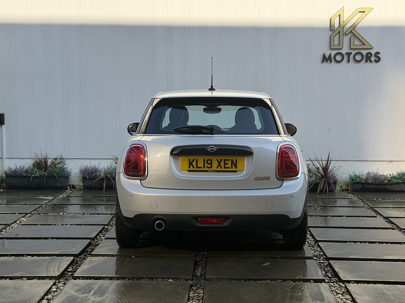 MINI Hatch 1.5 Cooper Classic Hatchback 5dr Petrol Steptronic Euro 6 (s/s) (136 ps) - U427