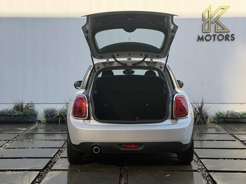 MINI Hatch 1.5 Cooper Classic Hatchback 5dr Petrol Steptronic Euro 6 (s/s) (136 ps) - U427