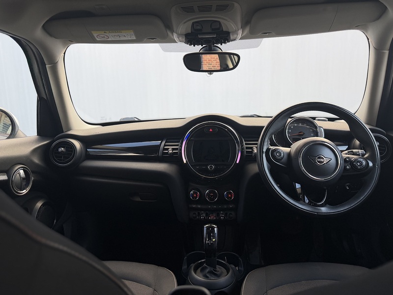 MINI Hatch 1.5 Cooper Classic Hatchback 5dr Petrol Steptronic Euro 6 (s/s) (136 ps) - U427