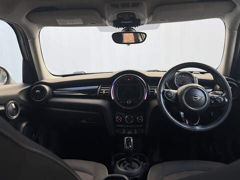 MINI Hatch 1.5 Cooper Classic Hatchback 5dr Petrol Steptronic Euro 6 (s/s) (136 ps) - U427