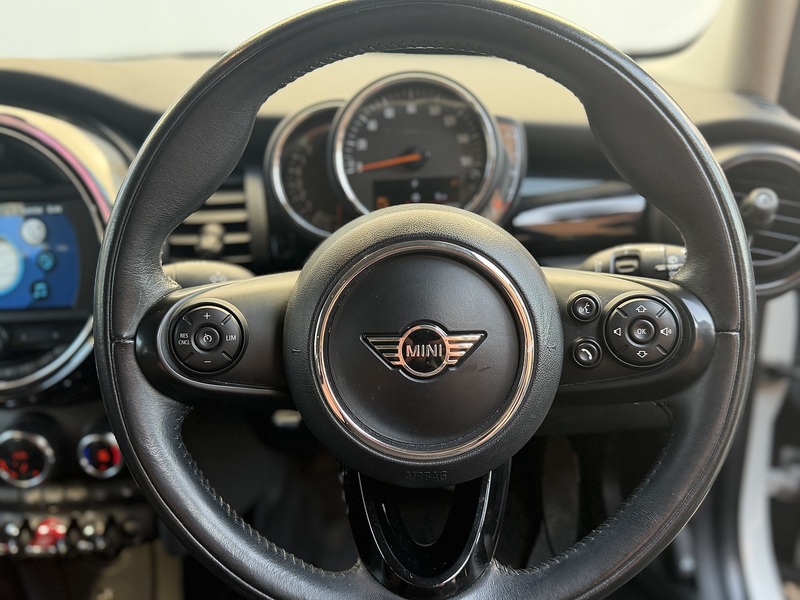 MINI Hatch 1.5 Cooper Classic Hatchback 5dr Petrol Steptronic Euro 6 (s/s) (136 ps) - U427