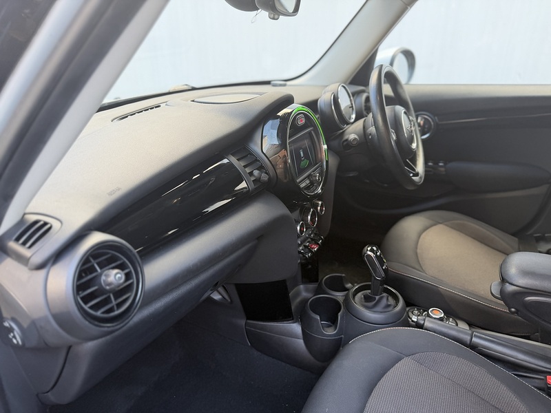 MINI Hatch 1.5 Cooper Classic Hatchback 5dr Petrol Steptronic Euro 6 (s/s) (136 ps) - U427