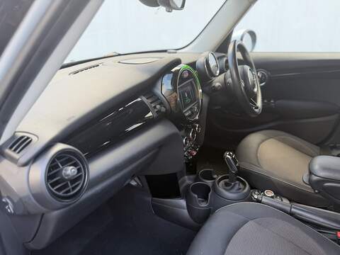 MINI Hatch 1.5 Cooper Classic Hatchback 5dr Petrol Steptronic Euro 6 (s/s) (136 ps) - U427