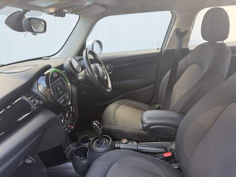 MINI Hatch 1.5 Cooper Classic Hatchback 5dr Petrol Steptronic Euro 6 (s/s) (136 ps) - U427