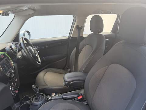 MINI Hatch 1.5 Cooper Classic Hatchback 5dr Petrol Steptronic Euro 6 (s/s) (136 ps) - U427