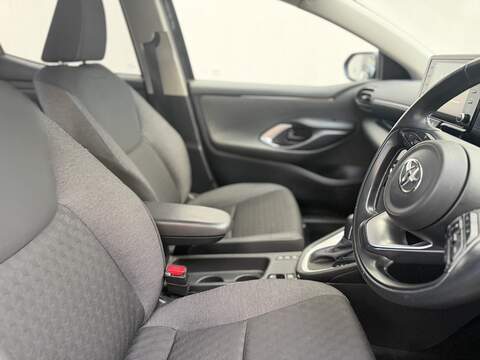 Toyota Yaris 1.5 VVT-h Design Hatchback 5dr Petrol Hybrid E-CVT Euro 6 (s/s) (116 ps) - U435