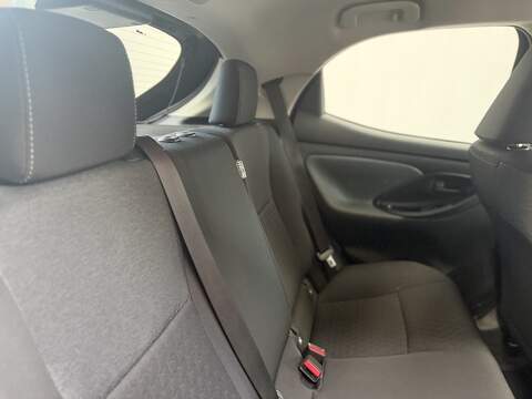 Toyota Yaris 1.5 VVT-h Design Hatchback 5dr Petrol Hybrid E-CVT Euro 6 (s/s) (116 ps) - U435