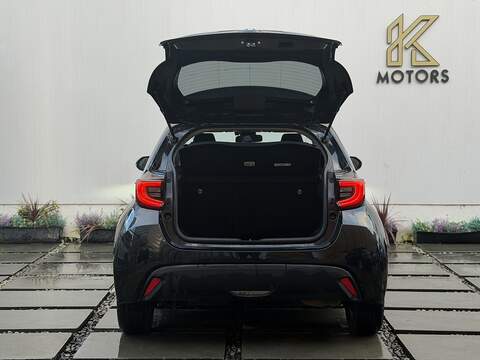 Toyota Yaris 1.5 VVT-h Design Hatchback 5dr Petrol Hybrid E-CVT Euro 6 (s/s) (116 ps) - U435