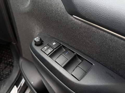 Toyota Yaris 1.5 VVT-h Design Hatchback 5dr Petrol Hybrid E-CVT Euro 6 (s/s) (116 ps) - U435