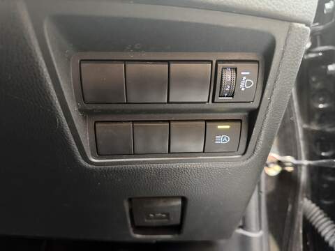 Toyota Yaris 1.5 VVT-h Design Hatchback 5dr Petrol Hybrid E-CVT Euro 6 (s/s) (116 ps) - U435