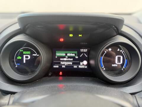 Toyota Yaris 1.5 VVT-h Design Hatchback 5dr Petrol Hybrid E-CVT Euro 6 (s/s) (116 ps) - U435
