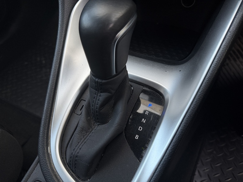 Toyota Yaris 1.5 VVT-h Design Hatchback 5dr Petrol Hybrid E-CVT Euro 6 (s/s) (116 ps) - U435