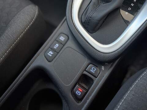 Toyota Yaris 1.5 VVT-h Design Hatchback 5dr Petrol Hybrid E-CVT Euro 6 (s/s) (116 ps) - U435