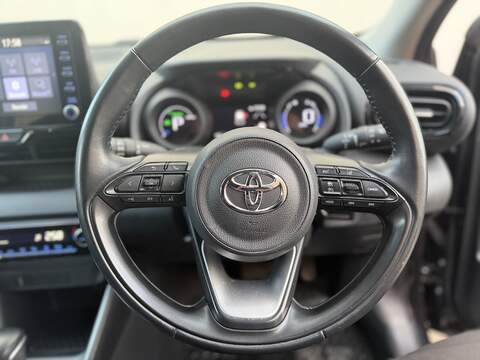 Toyota Yaris 1.5 VVT-h Design Hatchback 5dr Petrol Hybrid E-CVT Euro 6 (s/s) (116 ps) - U435