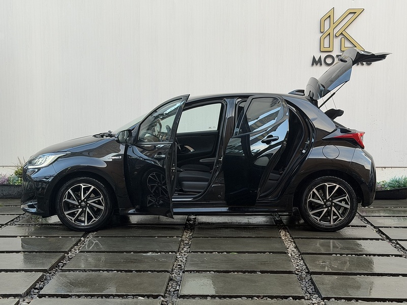 Toyota Yaris 1.5 VVT-h Design Hatchback 5dr Petrol Hybrid E-CVT Euro 6 (s/s) (116 ps) - U435