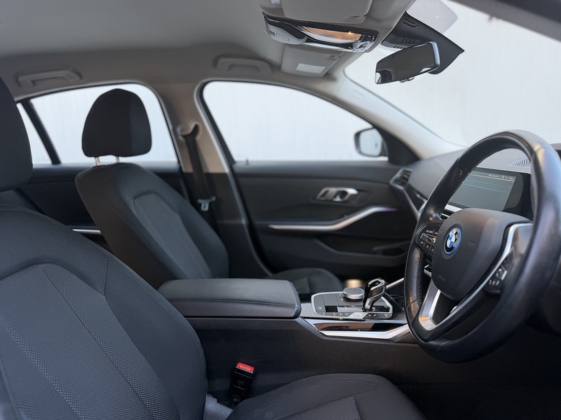 BMW 3 Series 2.0 330e 12kWh SE Pro Saloon 4dr Petrol Plug-in Hybrid Auto Euro 6 (s/s) (292 ps) - U442