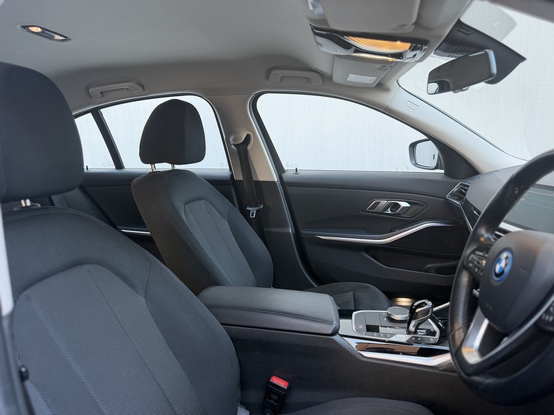 BMW 3 Series 2.0 330e 12kWh SE Pro Saloon 4dr Petrol Plug-in Hybrid Auto Euro 6 (s/s) (292 ps) - U442