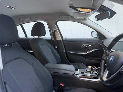 BMW 3 Series 2.0 330e 12kWh SE Pro Saloon 4dr Petrol Plug-in Hybrid Auto Euro 6 (s/s) (292 ps) - U442