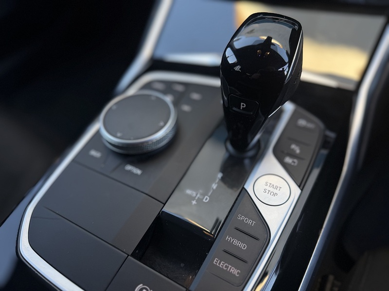 BMW 3 Series 2.0 330e 12kWh SE Pro Saloon 4dr Petrol Plug-in Hybrid Auto Euro 6 (s/s) (292 ps) - U442