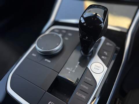 BMW 3 Series 2.0 330e 12kWh SE Pro Saloon 4dr Petrol Plug-in Hybrid Auto Euro 6 (s/s) (292 ps) - U442