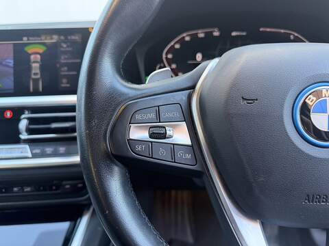 BMW 3 Series 2.0 330e 12kWh SE Pro Saloon 4dr Petrol Plug-in Hybrid Auto Euro 6 (s/s) (292 ps) - U442