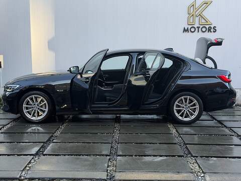 BMW 3 Series 2.0 330e 12kWh SE Pro Saloon 4dr Petrol Plug-in Hybrid Auto Euro 6 (s/s) (292 ps) - U442