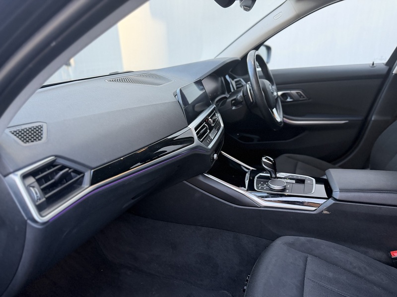 BMW 3 Series 2.0 330e 12kWh SE Pro Saloon 4dr Petrol Plug-in Hybrid Auto Euro 6 (s/s) (292 ps) - U442