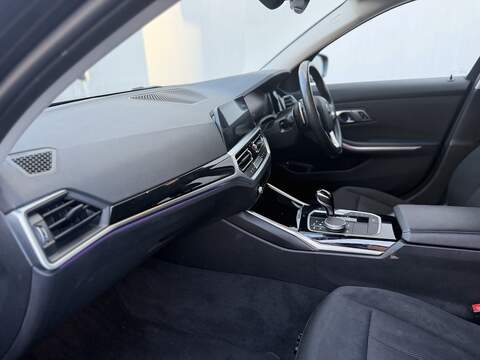 BMW 3 Series 2.0 330e 12kWh SE Pro Saloon 4dr Petrol Plug-in Hybrid Auto Euro 6 (s/s) (292 ps) - U442