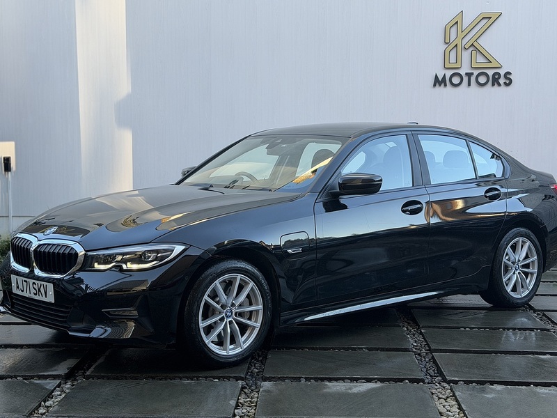 BMW 3 Series 2.0 330e 12kWh SE Pro Saloon 4dr Petrol Plug-in Hybrid Auto Euro 6 (s/s) (292 ps) - U442