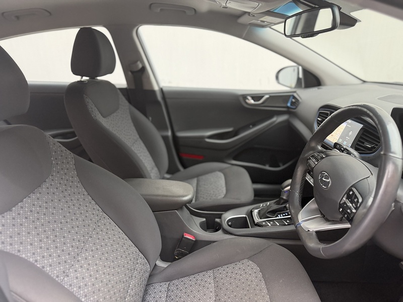 Hyundai IONIQ 1.6 h-GDi GPF 8.9kWh Premium Hatchback 5dr Petrol Plug-in Hybrid DCT Euro 6 (s/s) (141 ps) - U451