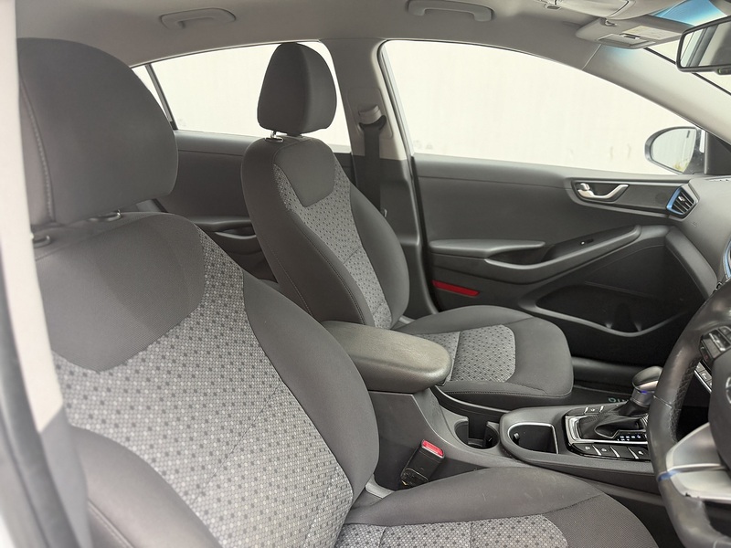 Hyundai IONIQ 1.6 h-GDi GPF 8.9kWh Premium Hatchback 5dr Petrol Plug-in Hybrid DCT Euro 6 (s/s) (141 ps) - U451