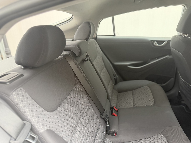 Hyundai IONIQ 1.6 h-GDi GPF 8.9kWh Premium Hatchback 5dr Petrol Plug-in Hybrid DCT Euro 6 (s/s) (141 ps) - U451