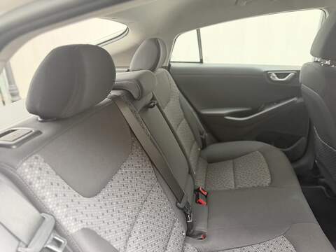 Hyundai IONIQ 1.6 h-GDi GPF 8.9kWh Premium Hatchback 5dr Petrol Plug-in Hybrid DCT Euro 6 (s/s) (141 ps) - U451