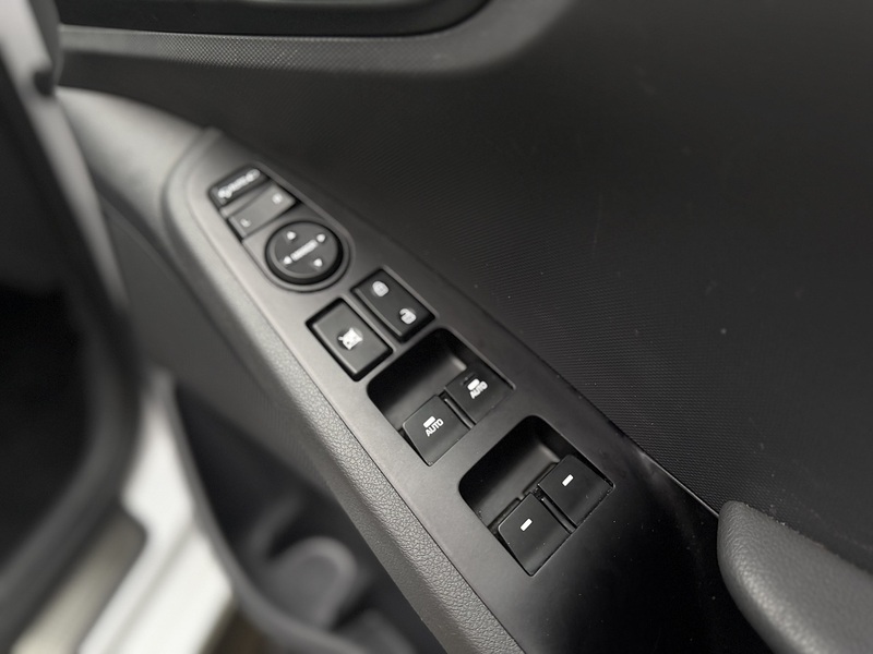 Hyundai IONIQ 1.6 h-GDi GPF 8.9kWh Premium Hatchback 5dr Petrol Plug-in Hybrid DCT Euro 6 (s/s) (141 ps) - U451