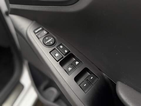 Hyundai IONIQ 1.6 h-GDi GPF 8.9kWh Premium Hatchback 5dr Petrol Plug-in Hybrid DCT Euro 6 (s/s) (141 ps) - U451