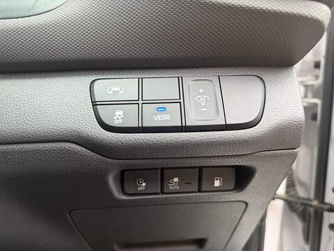 Hyundai IONIQ 1.6 h-GDi GPF 8.9kWh Premium Hatchback 5dr Petrol Plug-in Hybrid DCT Euro 6 (s/s) (141 ps) - U451