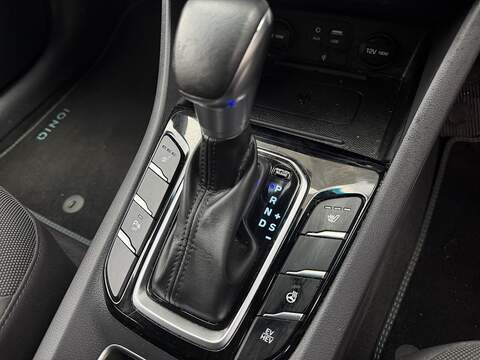 Hyundai IONIQ 1.6 h-GDi GPF 8.9kWh Premium Hatchback 5dr Petrol Plug-in Hybrid DCT Euro 6 (s/s) (141 ps) - U451