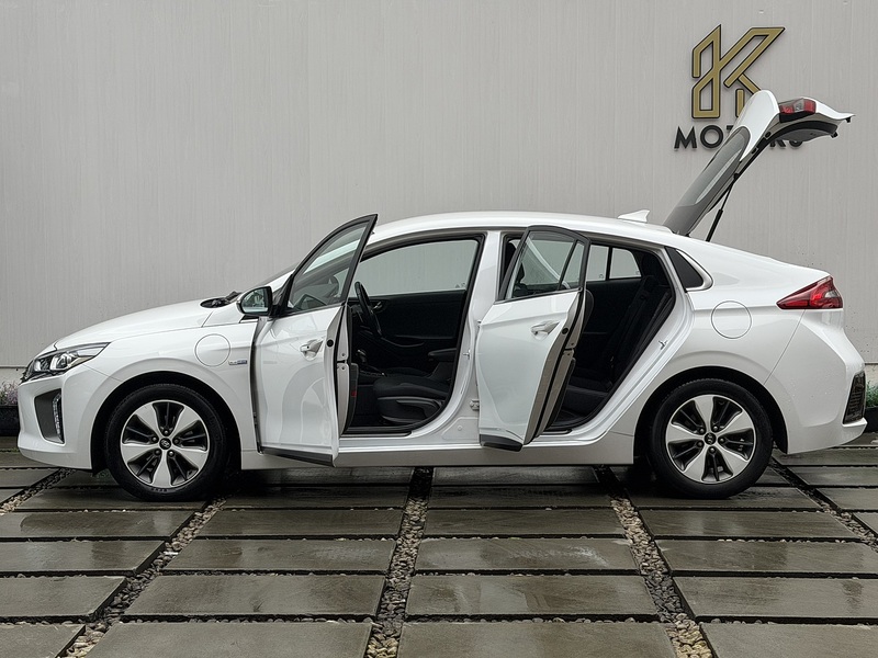 Hyundai IONIQ 1.6 h-GDi GPF 8.9kWh Premium Hatchback 5dr Petrol Plug-in Hybrid DCT Euro 6 (s/s) (141 ps) - U451