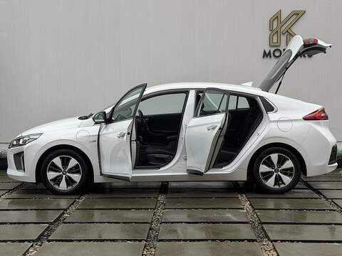 Hyundai IONIQ 1.6 h-GDi GPF 8.9kWh Premium Hatchback 5dr Petrol Plug-in Hybrid DCT Euro 6 (s/s) (141 ps) - U451