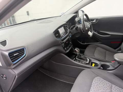 Hyundai IONIQ 1.6 h-GDi GPF 8.9kWh Premium Hatchback 5dr Petrol Plug-in Hybrid DCT Euro 6 (s/s) (141 ps) - U451