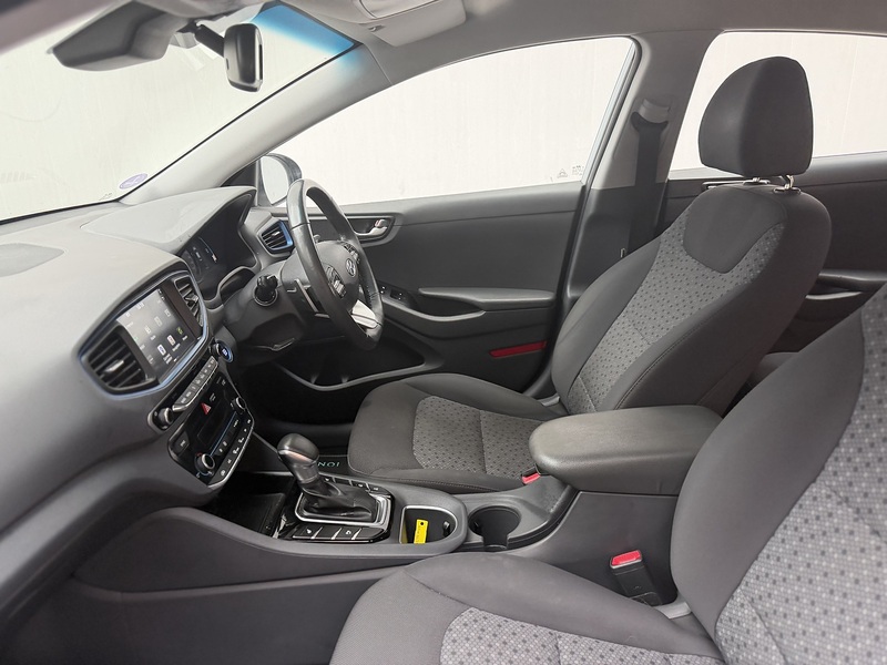 Hyundai IONIQ 1.6 h-GDi GPF 8.9kWh Premium Hatchback 5dr Petrol Plug-in Hybrid DCT Euro 6 (s/s) (141 ps) - U451