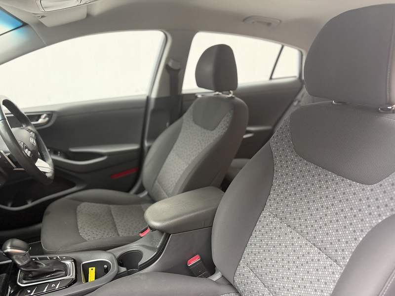 Hyundai IONIQ 1.6 h-GDi GPF 8.9kWh Premium Hatchback 5dr Petrol Plug-in Hybrid DCT Euro 6 (s/s) (141 ps) - U451