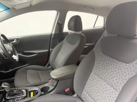 Hyundai IONIQ 1.6 h-GDi GPF 8.9kWh Premium Hatchback 5dr Petrol Plug-in Hybrid DCT Euro 6 (s/s) (141 ps) - U451