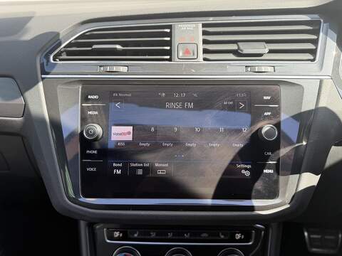 Volkswagen Tiguan 2.0 TSI R-Line Tech SUV 5dr Petrol DSG 4Motion Euro 6 (s/s) (190 ps) - U453
