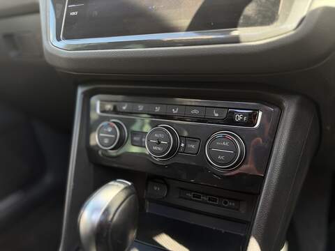 Volkswagen Tiguan 2.0 TSI R-Line Tech SUV 5dr Petrol DSG 4Motion Euro 6 (s/s) (190 ps) - U453