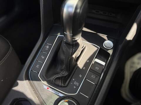 Volkswagen Tiguan 2.0 TSI R-Line Tech SUV 5dr Petrol DSG 4Motion Euro 6 (s/s) (190 ps) - U453