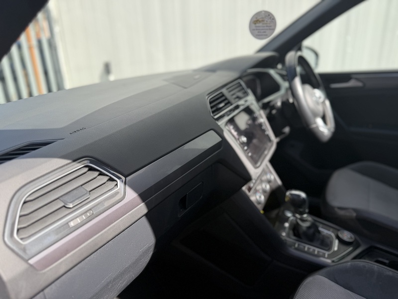 Volkswagen Tiguan 2.0 TSI R-Line Tech SUV 5dr Petrol DSG 4Motion Euro 6 (s/s) (190 ps) - U453