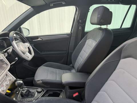 Volkswagen Tiguan 2.0 TSI R-Line Tech SUV 5dr Petrol DSG 4Motion Euro 6 (s/s) (190 ps) - U453