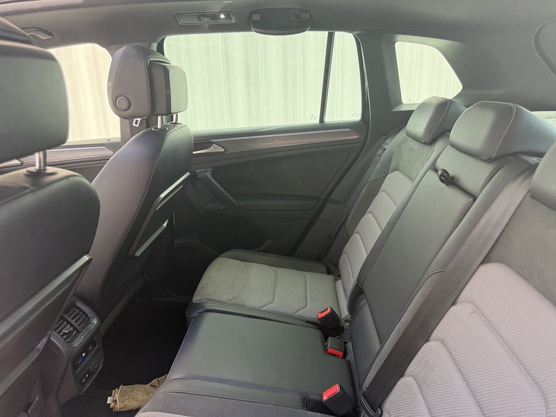 Volkswagen Tiguan 2.0 TSI R-Line Tech SUV 5dr Petrol DSG 4Motion Euro 6 (s/s) (190 ps) - U453